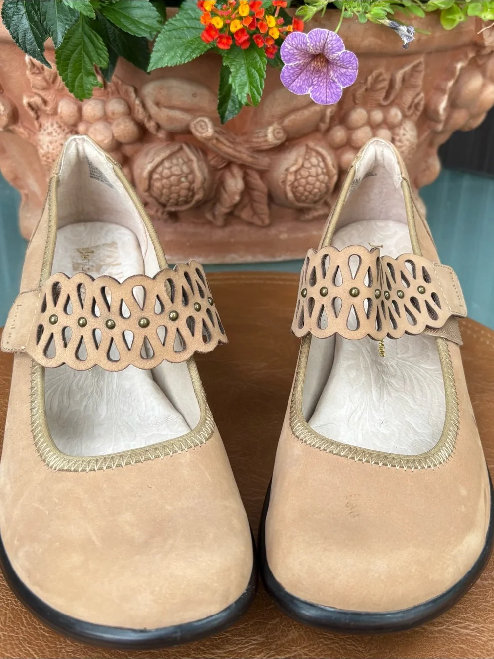 Jambu Wonder Woman Wedge w/Strap